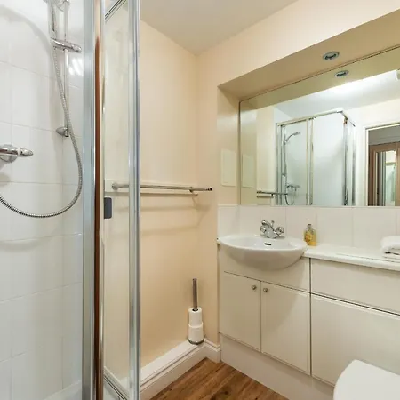 Spacious Royal Mile 2 Bed Apt With Private Parking Apartment *