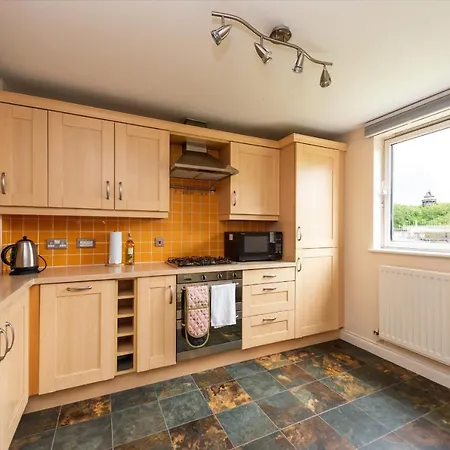 Spacious Royal Mile 2 Bed Apt With Private Parking Apartment