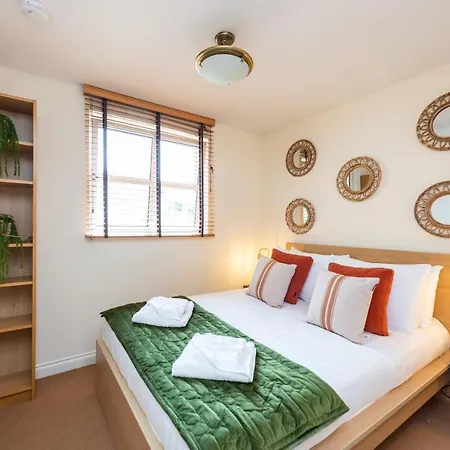 Apartment Spacious Royal Mile 2 Bed Apt With Private Parking Edinburgh
