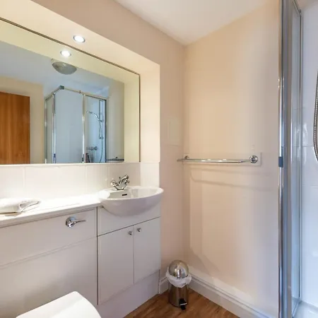 Apartment Spacious Royal Mile 2 Bed Apt With Private Parking *
