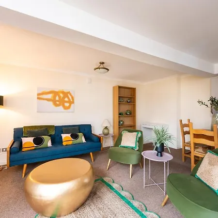 Spacious Royal Mile 2 Bed Apt With Private Parking Edinburgh