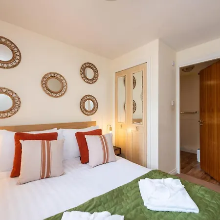 Apartment Spacious Royal Mile 2 Bed Apt With Private Parking *