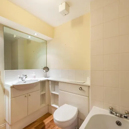 Spacious Royal Mile 2 Bed Apt With Private Parking * Edinburgh