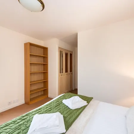 Spacious Royal Mile 2 Bed Apt With Private Parking Edinburgh