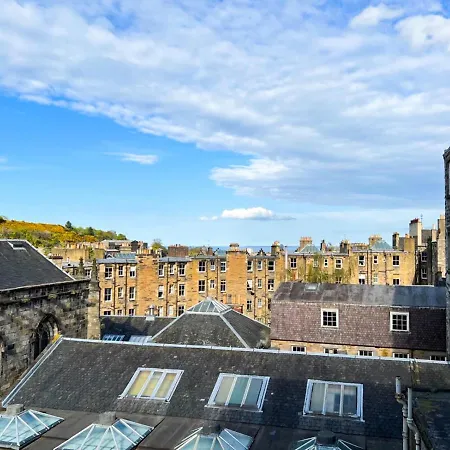 Lively & Energetic 2br On The Royal Mile Эдинбург