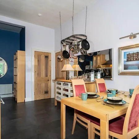 Pass The Keys Quiet 2beds Flat With High Ceilings And Great Views Edimburgo