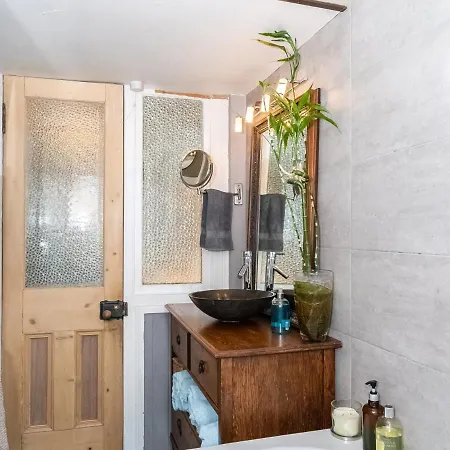 Pass The Keys Quiet 2beds Flat With High Ceilings And Great Views * Edimburgo
