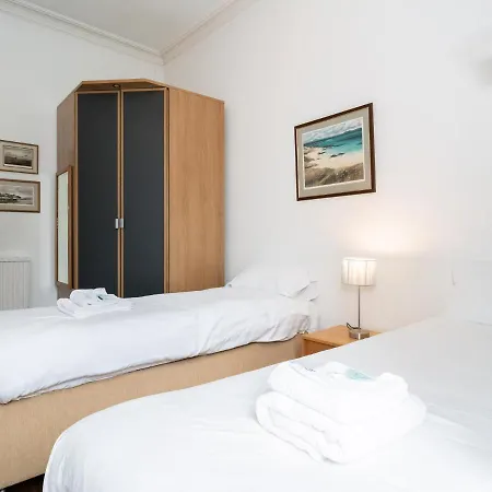 Pass The Keys Quiet 2beds Flat With High Ceilings And Great Views Appartamento