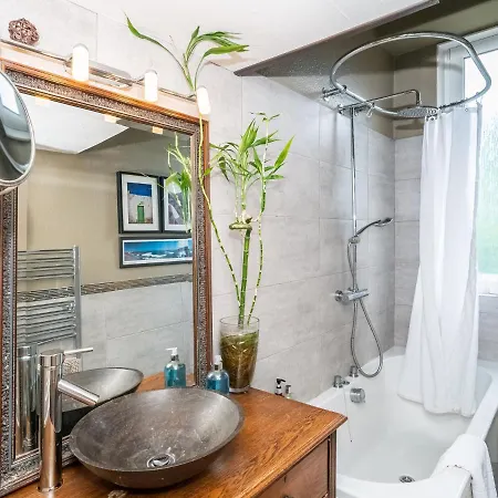 Pass The Keys Quiet 2beds Flat With High Ceilings And Great Views *