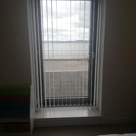 Stunning Waterfront Western Harbour Apartamento