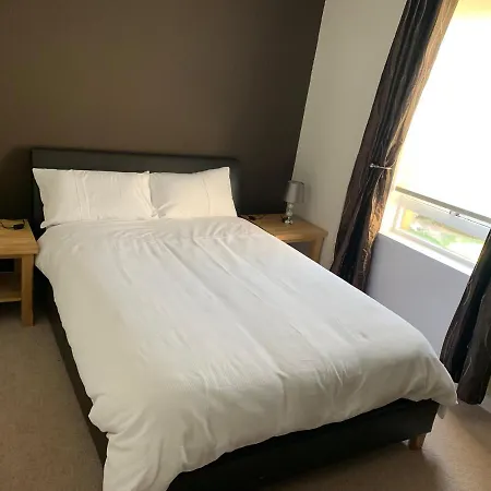 Apartment 1 Bedroom Flat With Parking Space *
