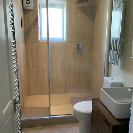 Apartment 1 Bedroom Flat With Parking Space
