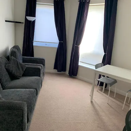 1 Bedroom Flat With Parking Space Apartment