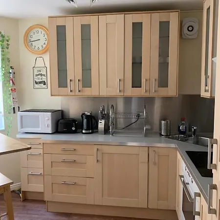 Apartment 1 Bedroom Flat With Parking Space *
