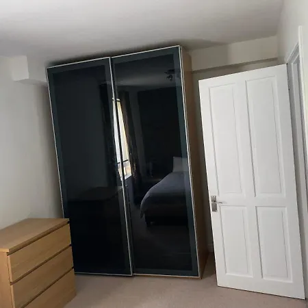 1 Bedroom Flat With Parking Space Apartment *
