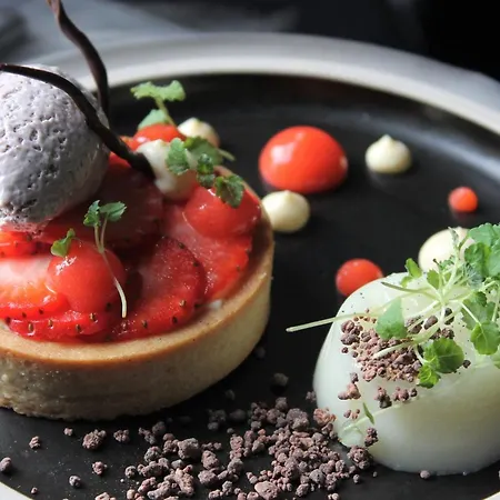 No11 Boutique & Brasserie