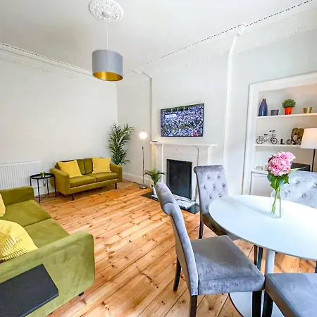 Desirable 2 Bed Near Castle 아파트