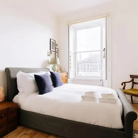 Bright And Cosy 2 Bedroom Flat In Trendy Leith