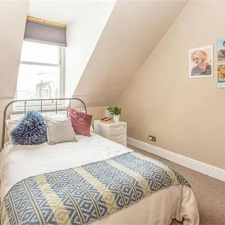 Spacious Edinburgh Apartment By The Shore - Free Street Parking Apartment Edinburgh