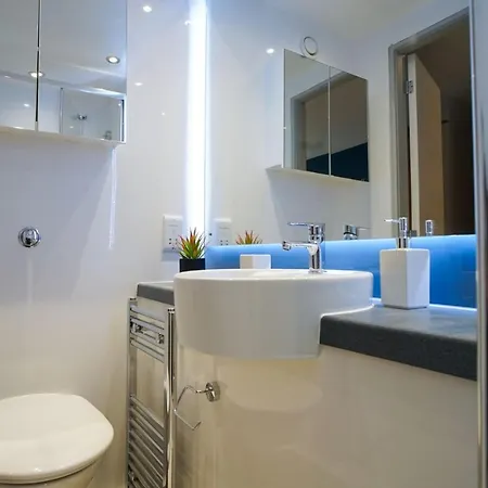 For Students Only - Straits Meadow In Centre Edimburgo