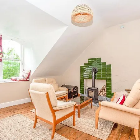 Spacious Edinburgh Apartment By The Shore - Free Street Parking Apartment