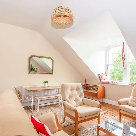 Apartment Spacious Edinburgh Apartment By The Shore - Free Street Parking