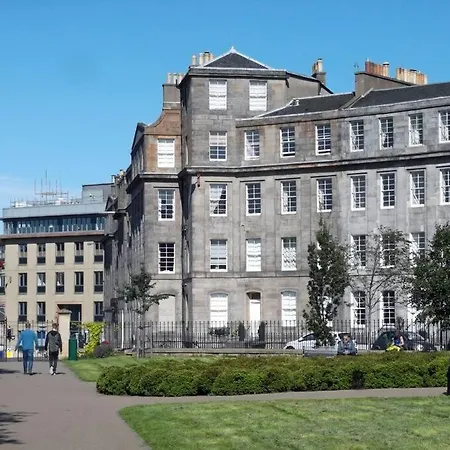 Georgian 2 Bedroom Apartment Edinburgh