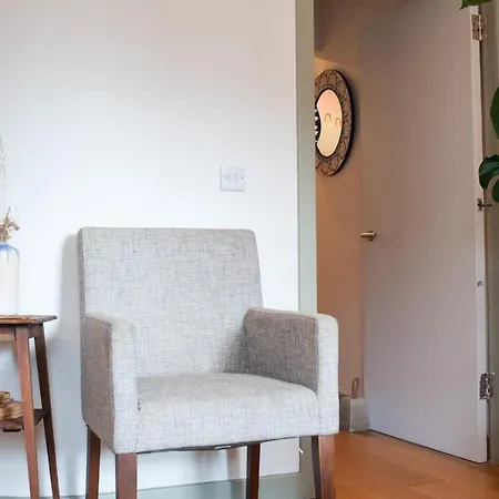 Charming Cosy Flat In The Heart Of Edinburgh شقة