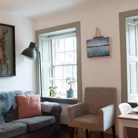 Charming Cosy Flat In The Heart Of Edinburgh شقة