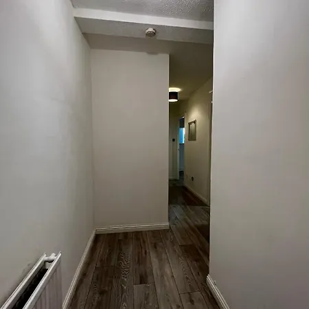 Lovely 2 Bedroom - Centre *