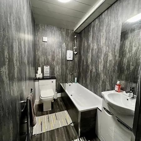 Lovely 2 Bedroom - Centre *