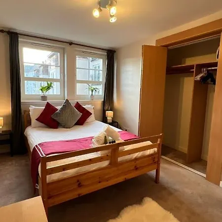 Centre - Powderhall Modern Spacious 2 Bedroom With Free Parking شقة