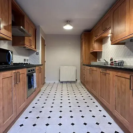 Centre - Powderhall Modern Spacious 2 Bedroom With Free Parking شقة إدنبرة