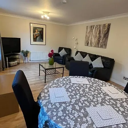 Centre - Powderhall Modern Spacious 2 Bedroom With Free Parking شقة *