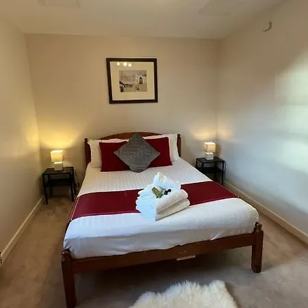 Centre - Powderhall Modern Spacious 2 Bedroom With Free Parking