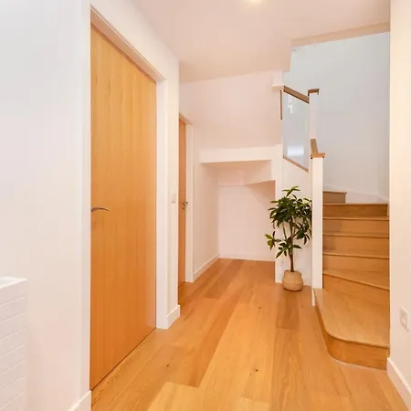 Modern 3-storey 3-bedroom Édimbourg