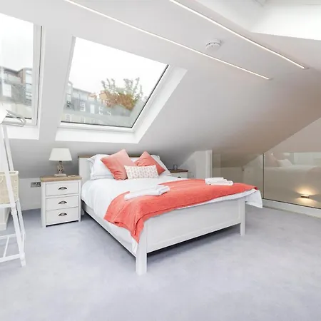 Modern 3-storey 3-bedroom Édimbourg