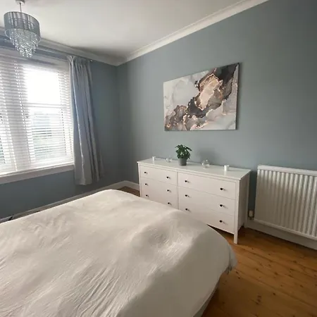 Apartment Pass The Keys Homely 2 Bed Flat Near City Centre - Free Parking Edinburgh