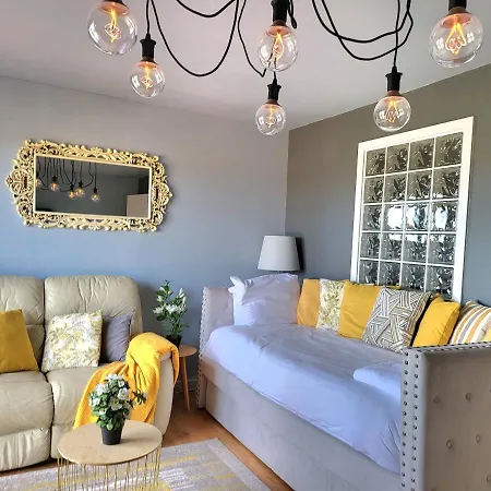 4 Separate Beds, Sleeps 6, Beautiful 2 Bed