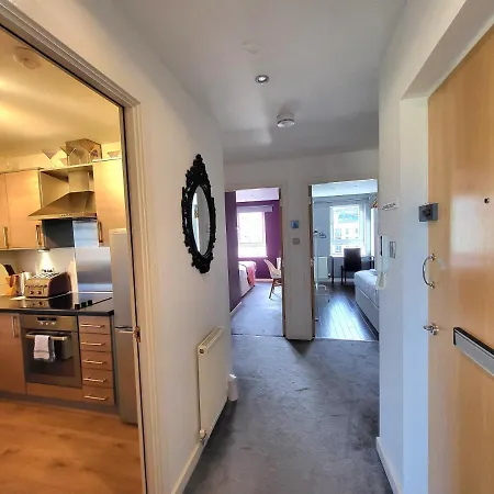 شقة 4 Separate Beds, Sleeps 6, Beautiful 2 Bed إدنبرة