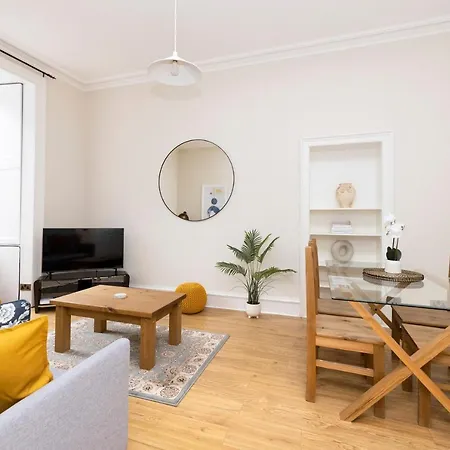 Апартаменты Joivy Chic Near Stockbridge Market *