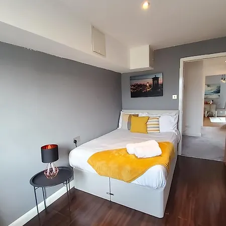 4 Separate Beds, Sleeps 6, Beautiful 2 Bed * إدنبرة