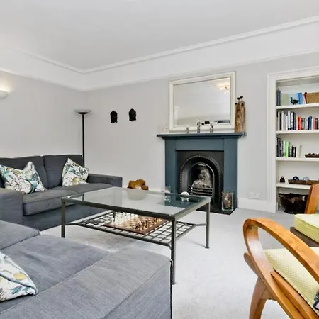 Impressive 2 Bed Apt W/ Private Entrance, New Town Edinburgh