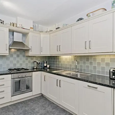 Impressive 2 Bed Apt W/ Private Entrance, New Town Edinburgh