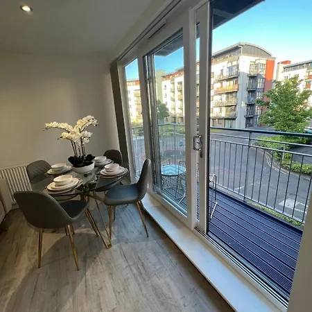 Strada Apartment *