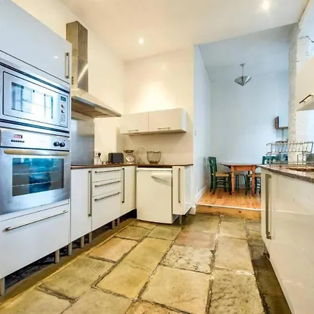 Incredible St Andrew's Sq - 2 Bed In The Sky 아파트 에든버러