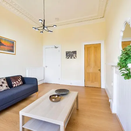 Guestready - Enchanting 2 Bedroom Flat Near Edinburgh's Old Town