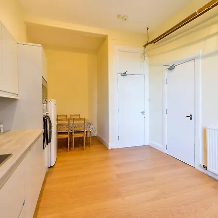 Guestready - Enchanting 2 Bedroom Flat Near Edinburgh's Old Town Apartment *