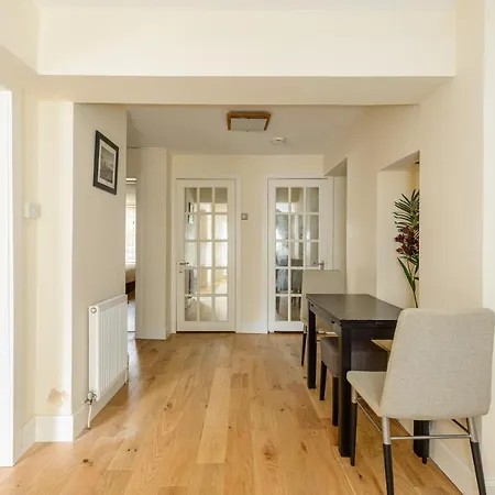 Apartamento Lovely Apt Near Botanic Garden Edimburgo