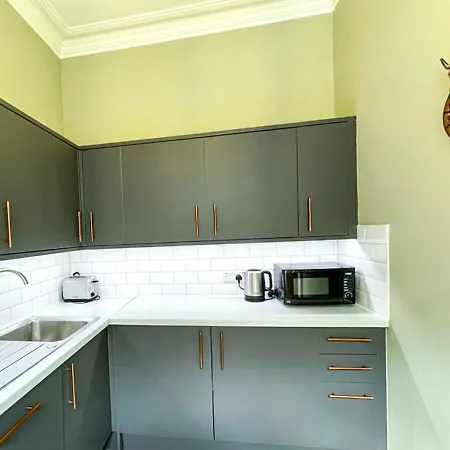 Desirable 2 Bed Near Castle 아파트